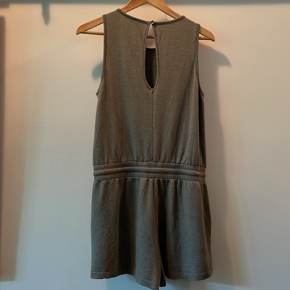 Splendid jumpsuit. Grey. Size small - Picture 3 of 3
